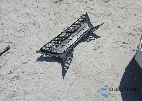 2018 Toyota Camry L z USA, uszkodzony, nr VIN 4T1B11HK2JU088332